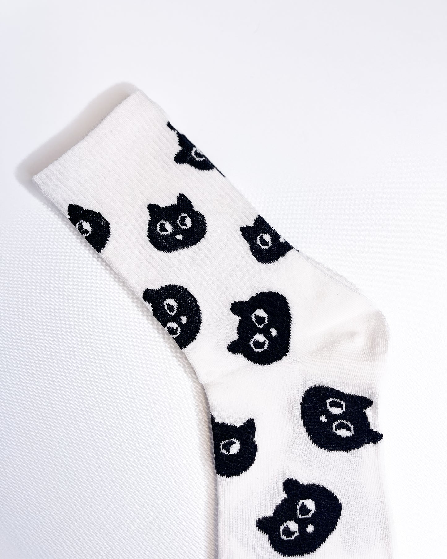 BLACK CAT PATTERN WHITE TUBE SOCKS