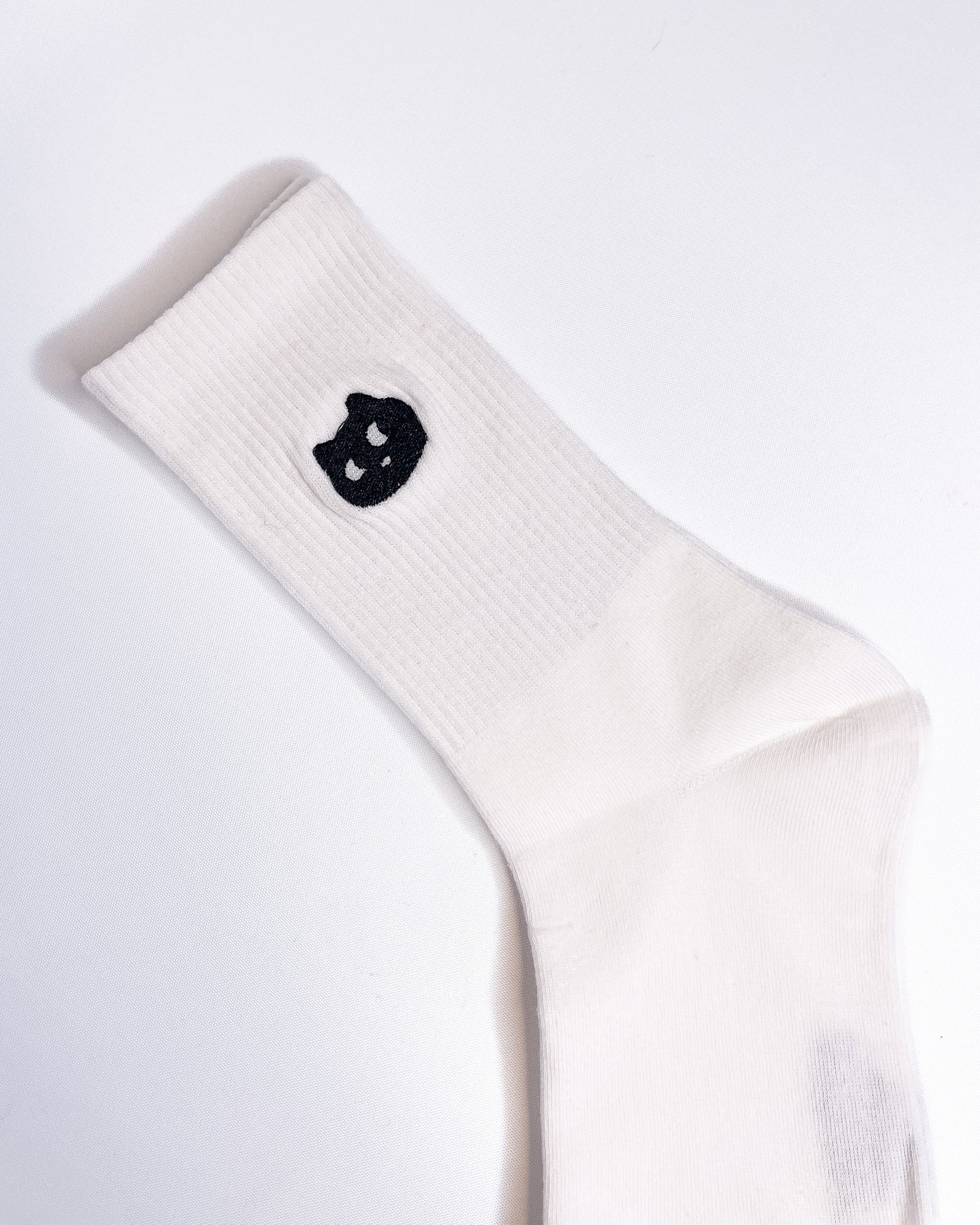 BLACK CAT EMBROIDERED WHITE TUBE SOCKS