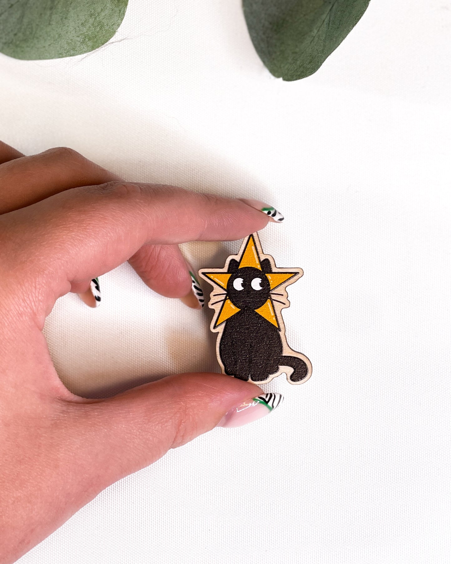 STAR CAT WOODEN PIN BADGE